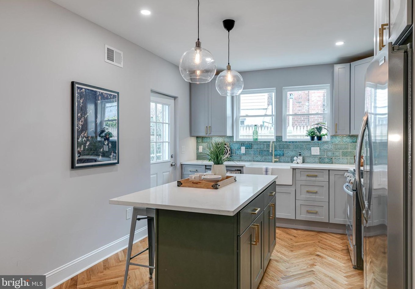 923 Tasker St, Philadelphia PA  19148-1123 exterior