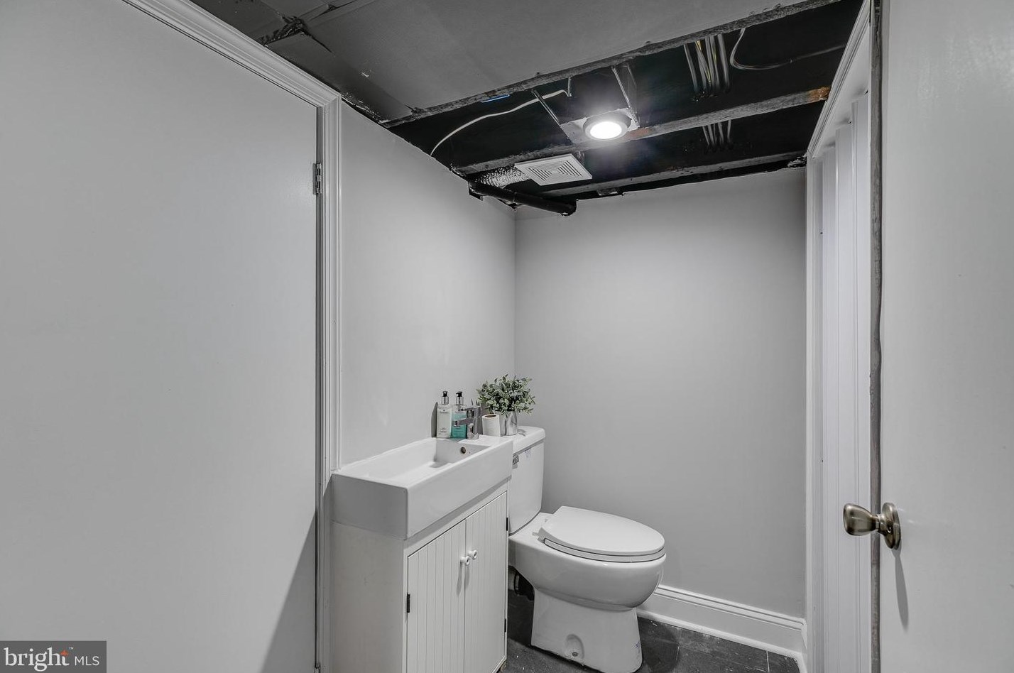 923 Tasker St, Philadelphia PA  19148-1123 exterior