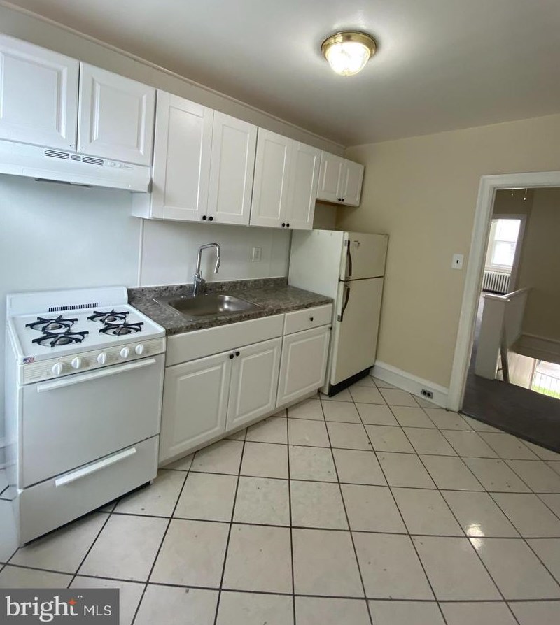 416 Knorr St #2nd Fl, Philadelphia, PA 19111