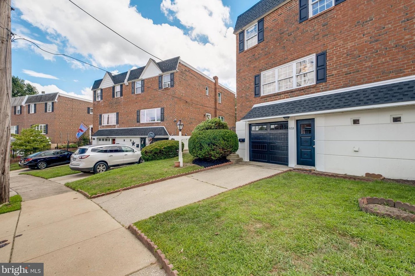 833 Green Valley Dr, Philadelphia, PA 19128-1010