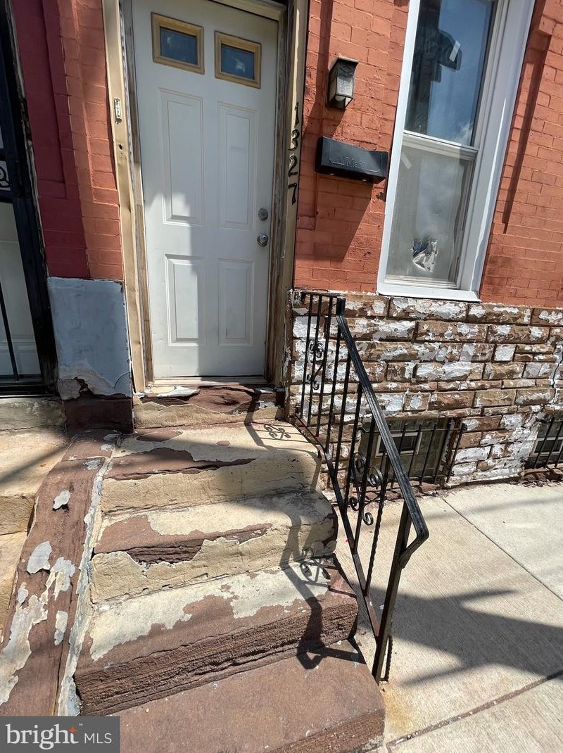 1327 Boston St, Philadelphia, PA 19132-4002