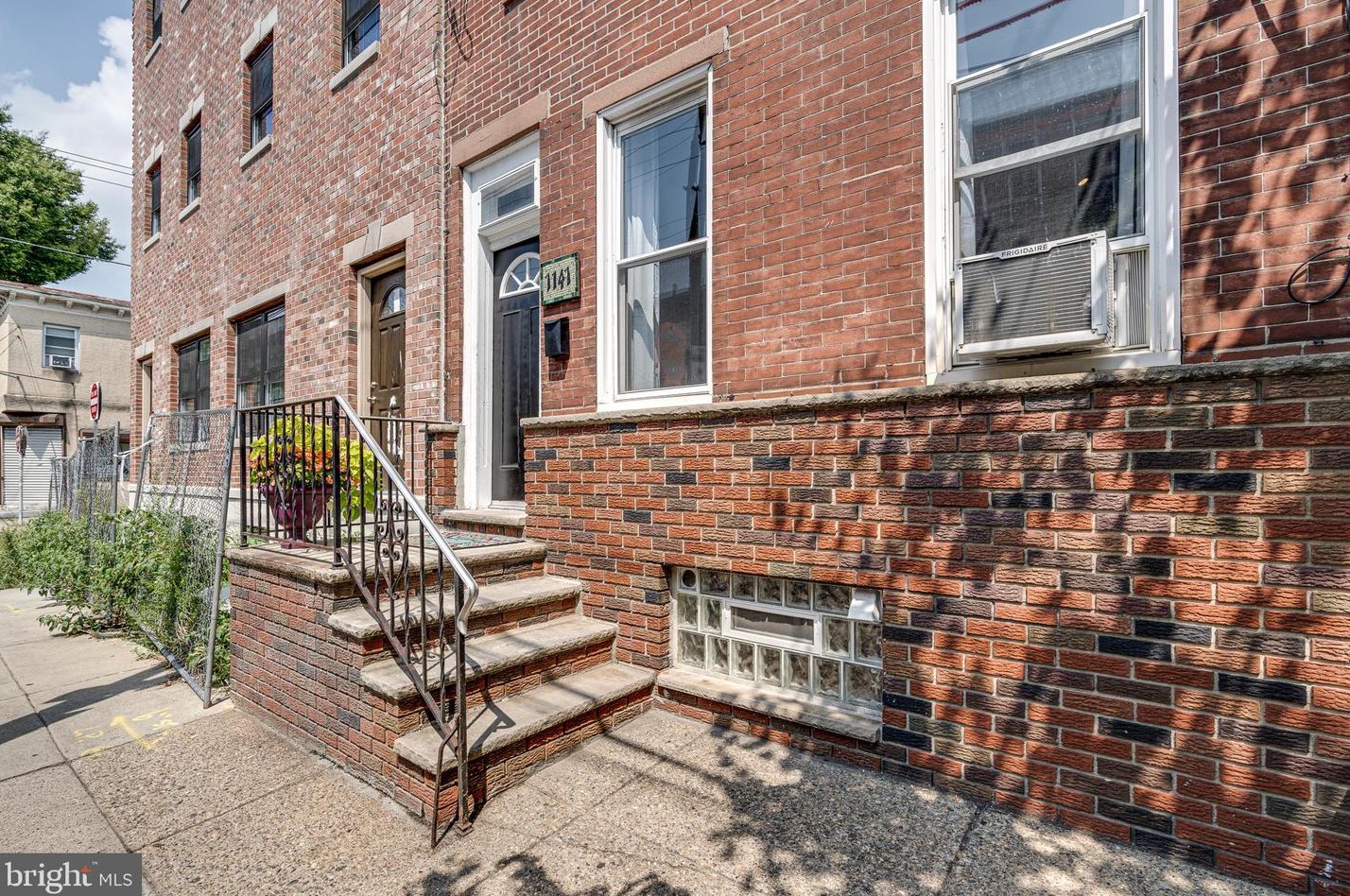 1141 Tasker St, Philadelphia, PA 19148-1127