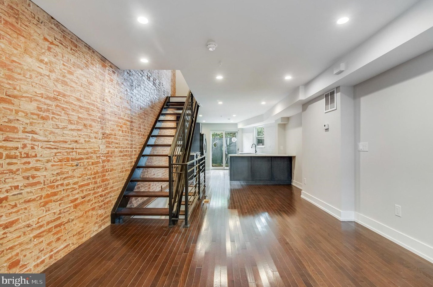 1733 Sepviva St, Philadelphia PA  19125-2407 exterior