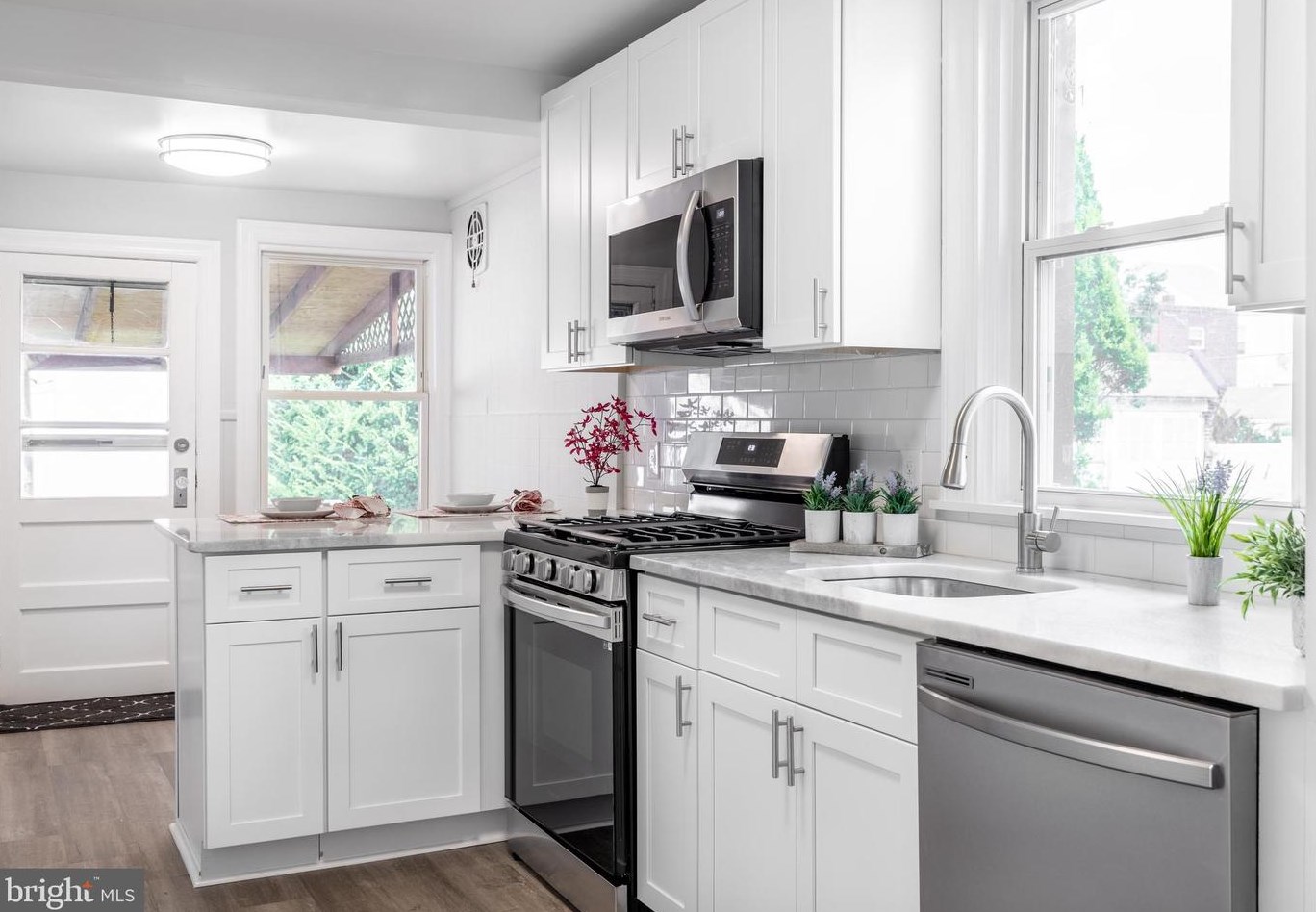 7410 Lawndale Ave, Philadelphia, PA 19111-3629