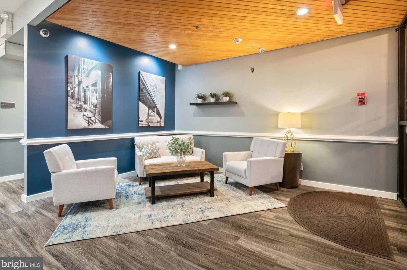 301 Race St Apt 510, Philadelphia, PA 19106