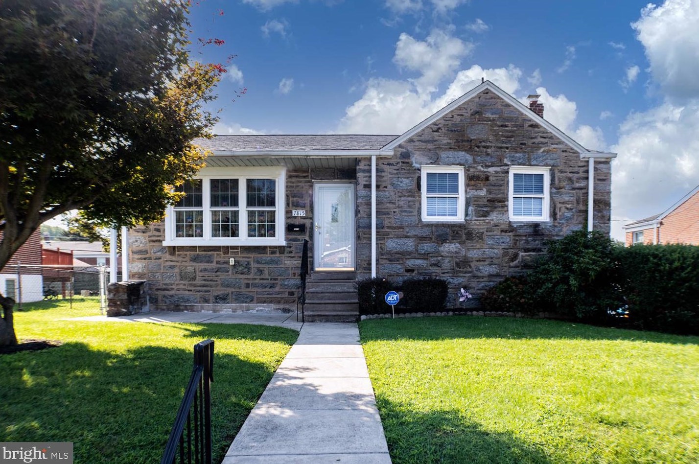 7815 Brous Ave, Philadelphia, PA 19152-3508