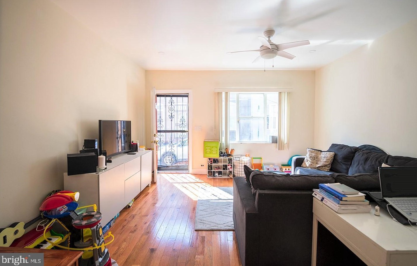 2337 S Mole St, Philadelphia, PA 19145