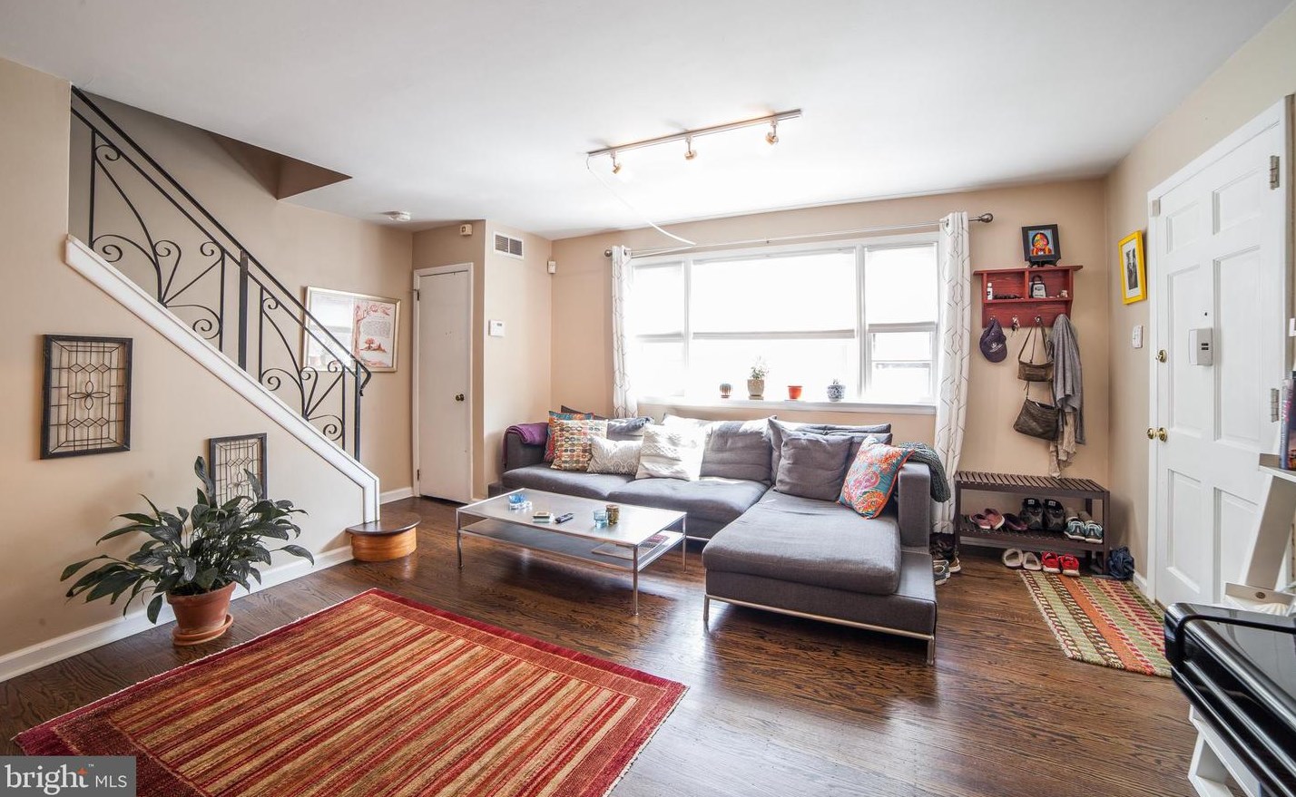 7811 Roanoke St, Philadelphia, PA 19118