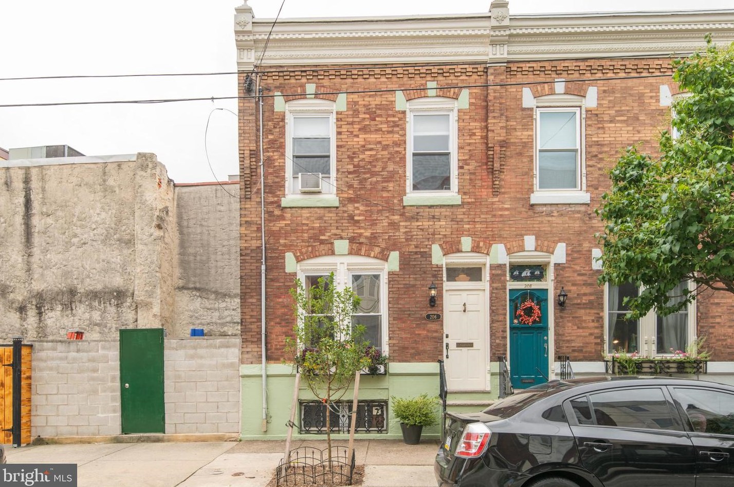 206 Tasker St, Philadelphia, PA 19148-1325