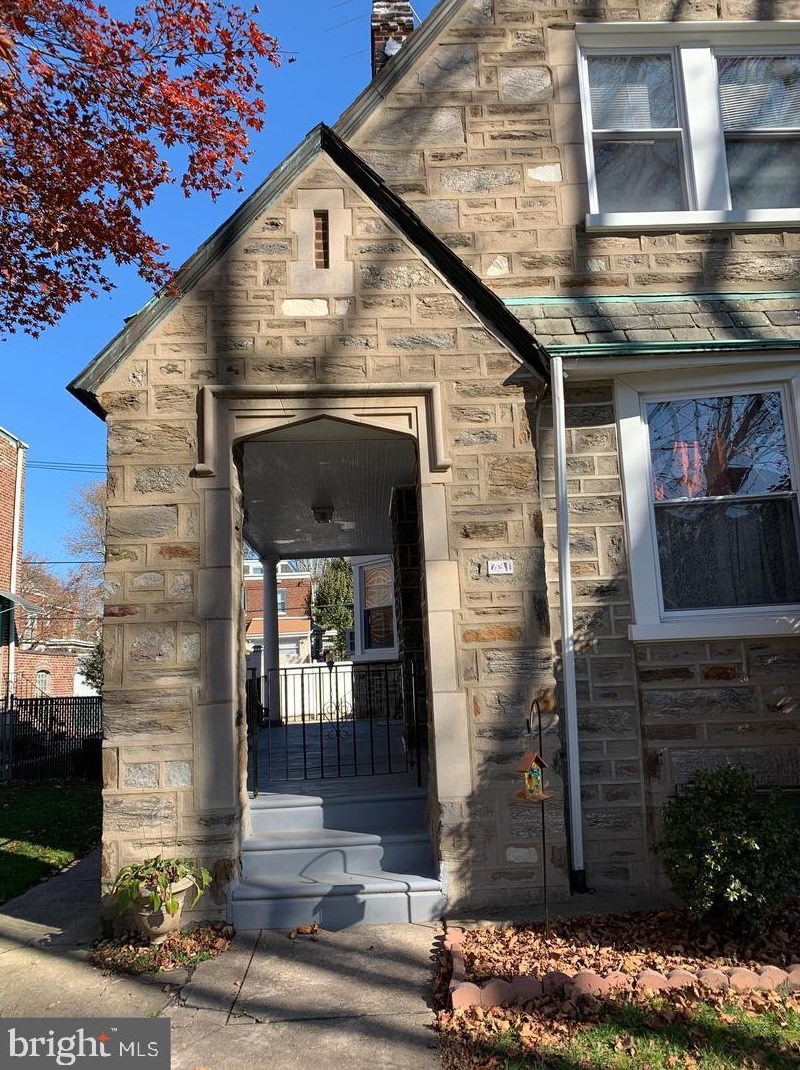 731 Glenview St, Philadelphia, PA 19111-4336