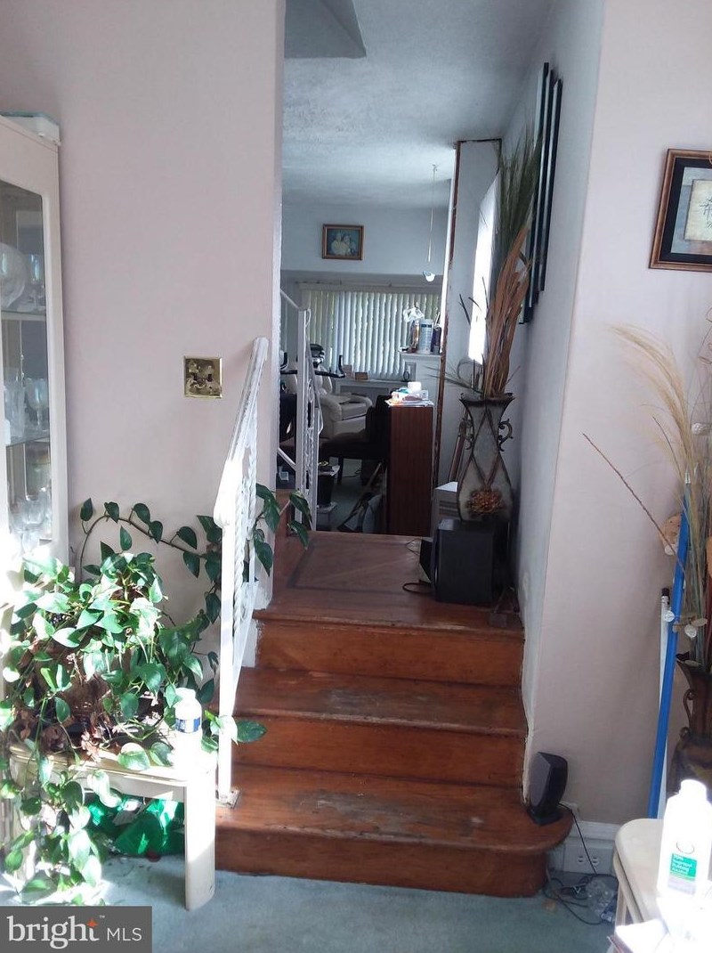 7100 Limekiln Pike, Philadelphia PA  19138-2025 exterior