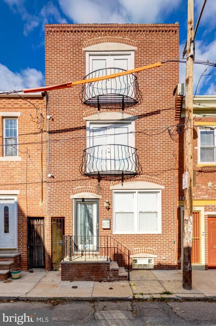2117 Clymer St, Philadelphia PA  19146-1210 exterior