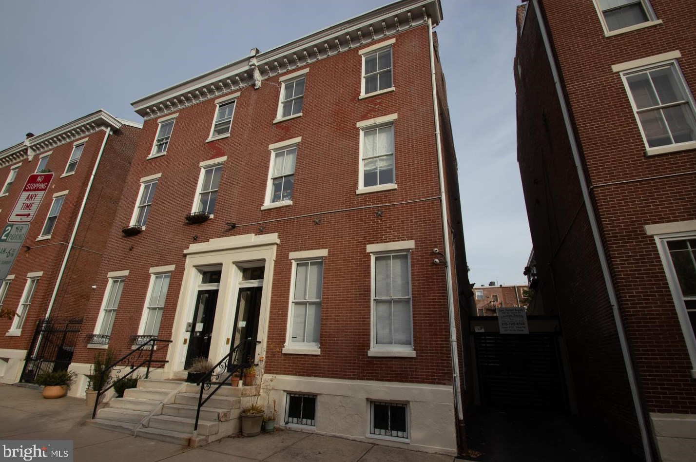 1613 Green St, Philadelphia, PA 19130-3909