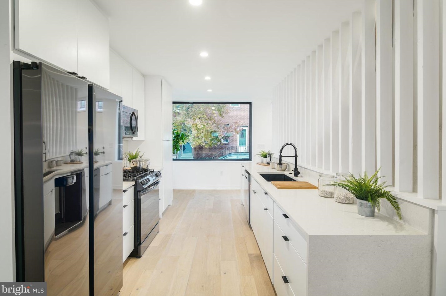 826 Mcclellan St, Philadelphia PA  19148-1628 exterior