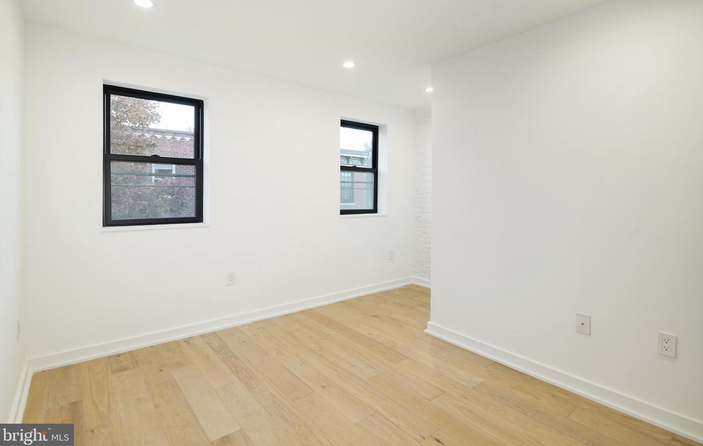 826 Mcclellan St, Philadelphia PA  19148-1628 exterior