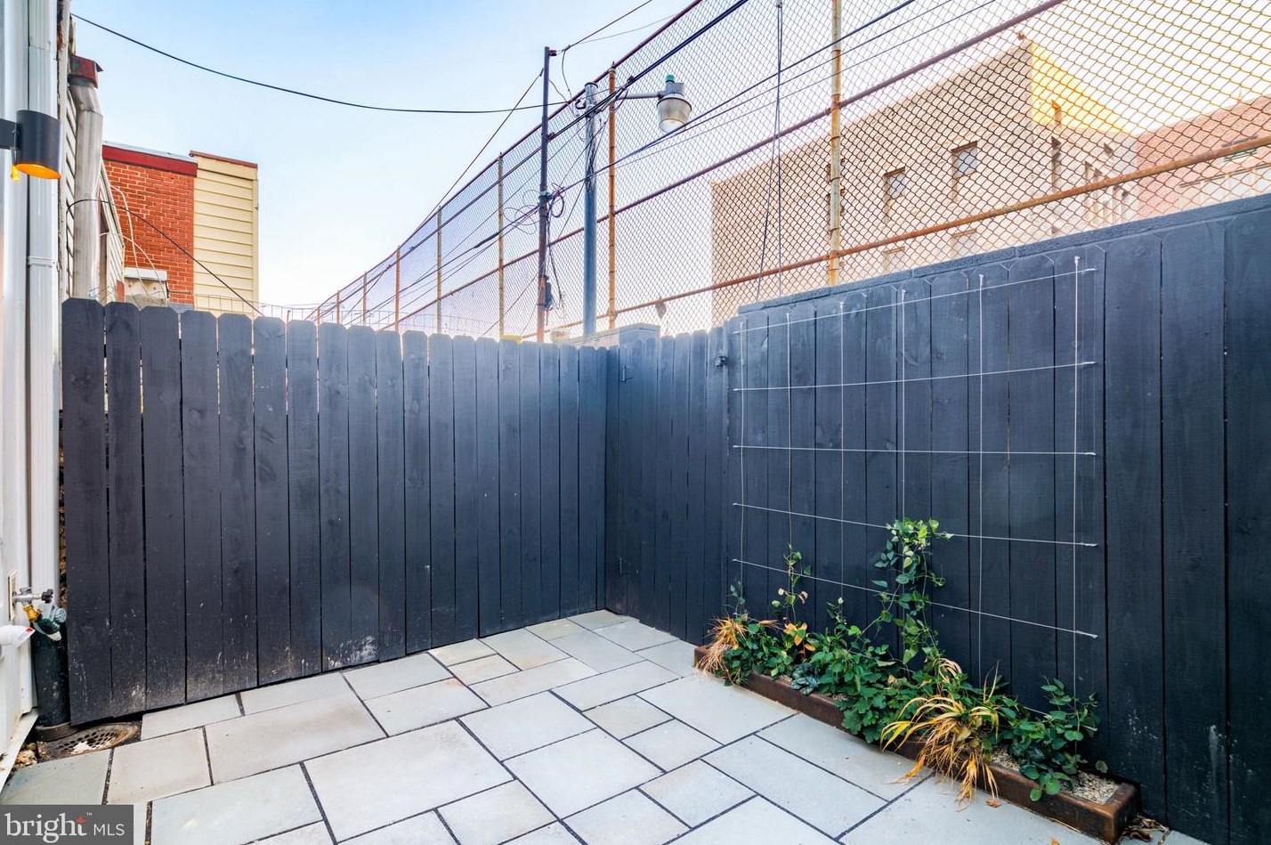 826 Mcclellan St, Philadelphia PA  19148-1628 exterior