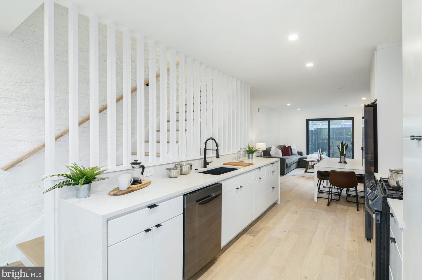 826 Mcclellan St, Philadelphia PA  19148-1628 exterior