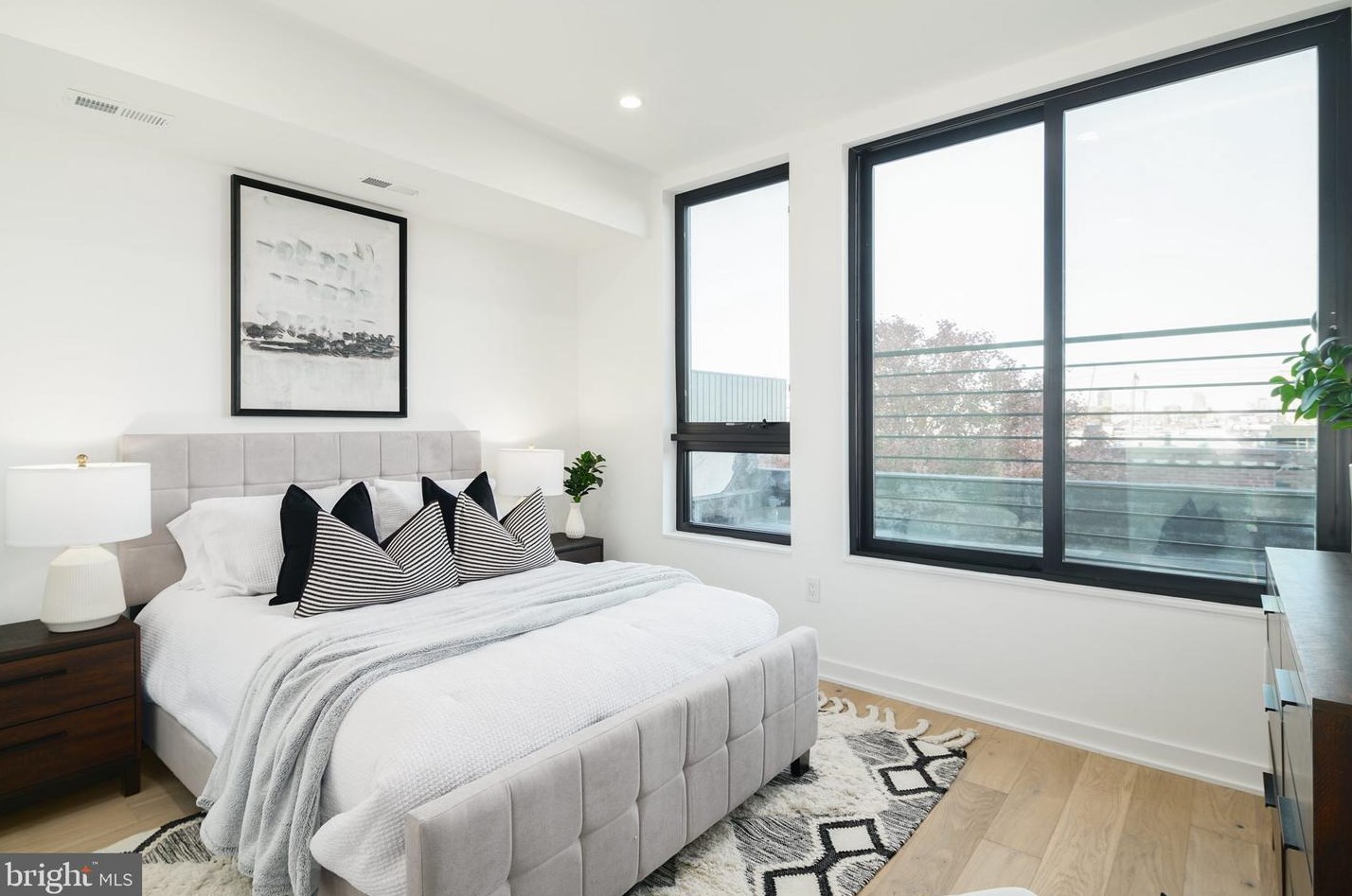 826 Mcclellan St, Philadelphia PA  19148-1628 exterior