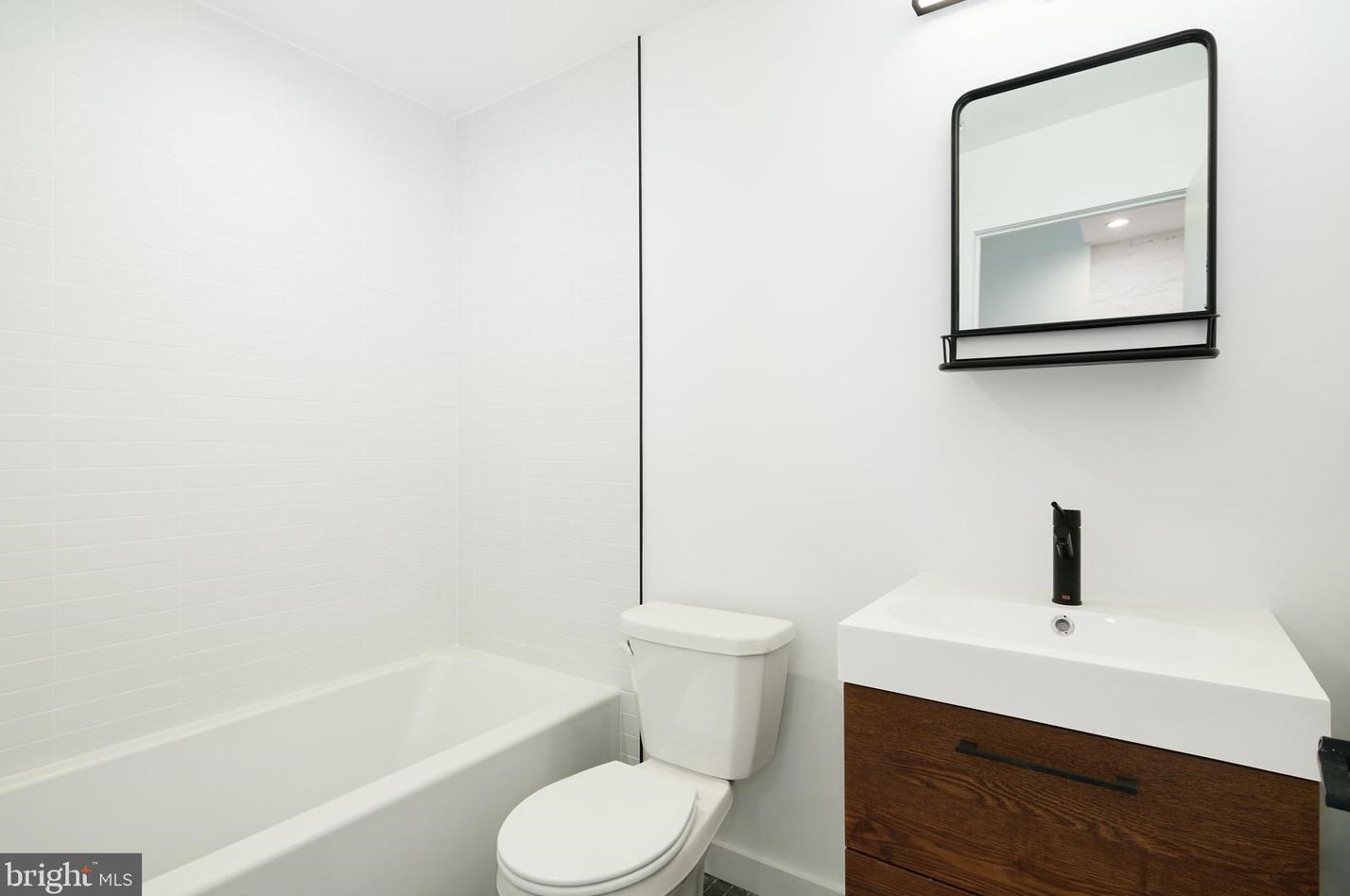 826 Mcclellan St, Philadelphia PA  19148-1628 exterior