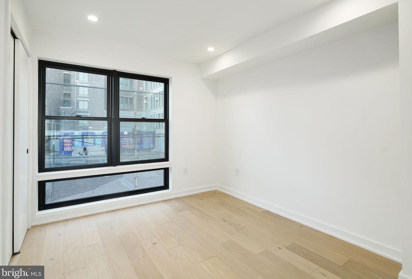 826 Mcclellan St, Philadelphia PA  19148-1628 exterior