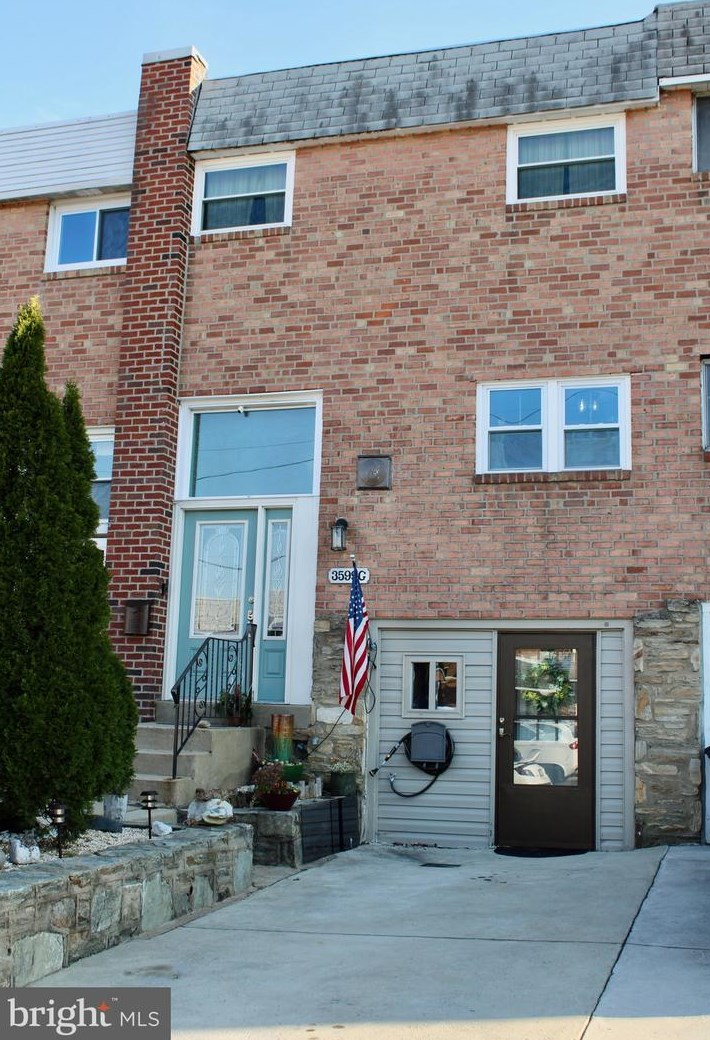3599 Nottingham Ln, Philadelphia, PA 19114-1400