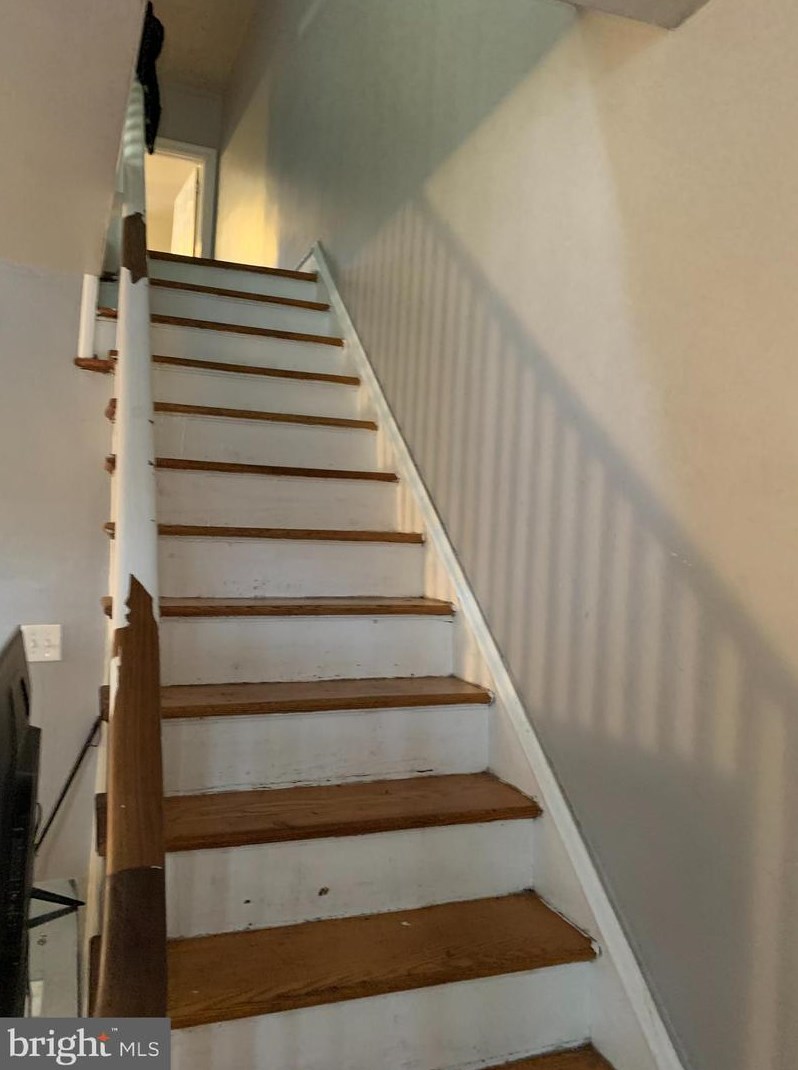 885 Granite St, Philadelphia PA 19124-1748 exterior