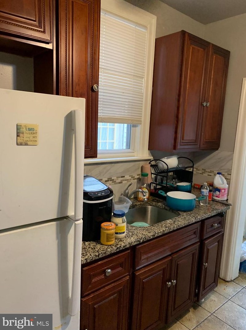 885 Granite St, Philadelphia PA 19124-1748 exterior