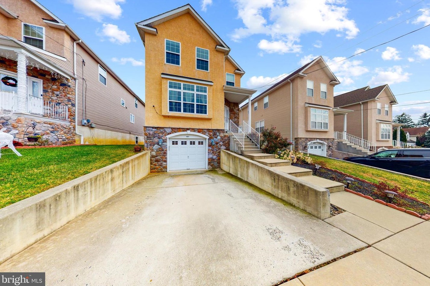 9241 Old Newtown Rd, Philadelphia, PA 19115-4907
