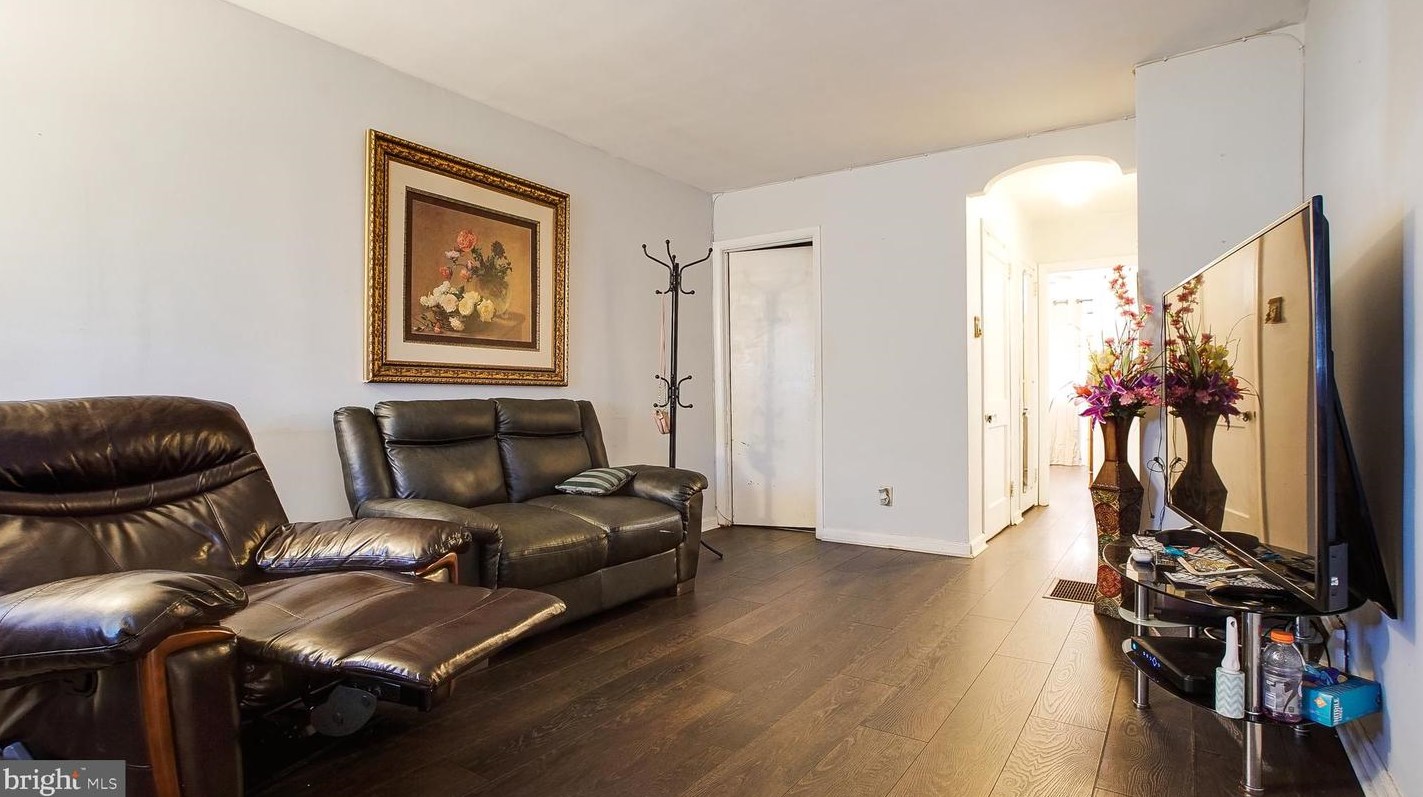 4120 Bennington St, Philadelphia, PA 19124-5217
