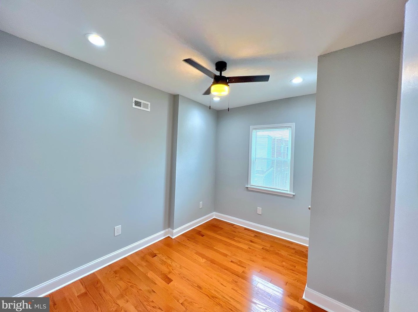 2878 Cedar St, Philadelphia PA  19134-4230 exterior