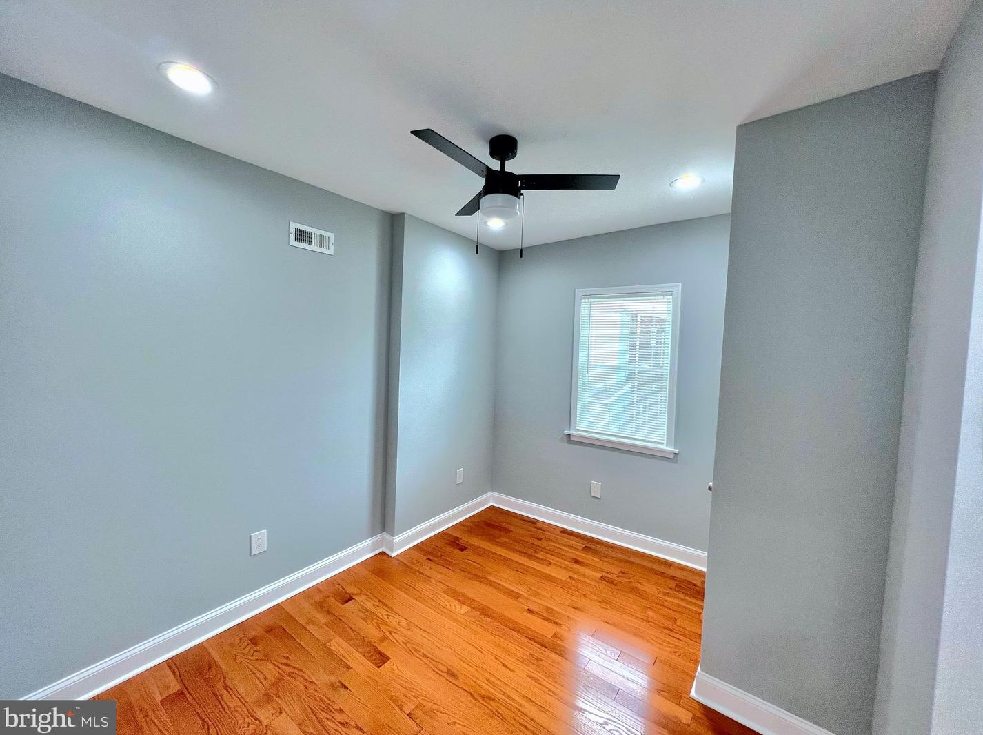 2878 Cedar St, Philadelphia PA  19134-4230 exterior