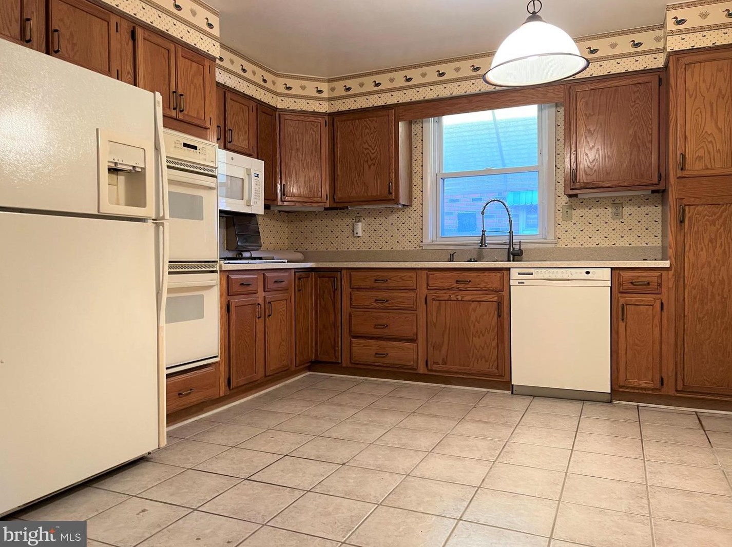 561 Wartman St, Philadelphia PA 19128-3238 exterior