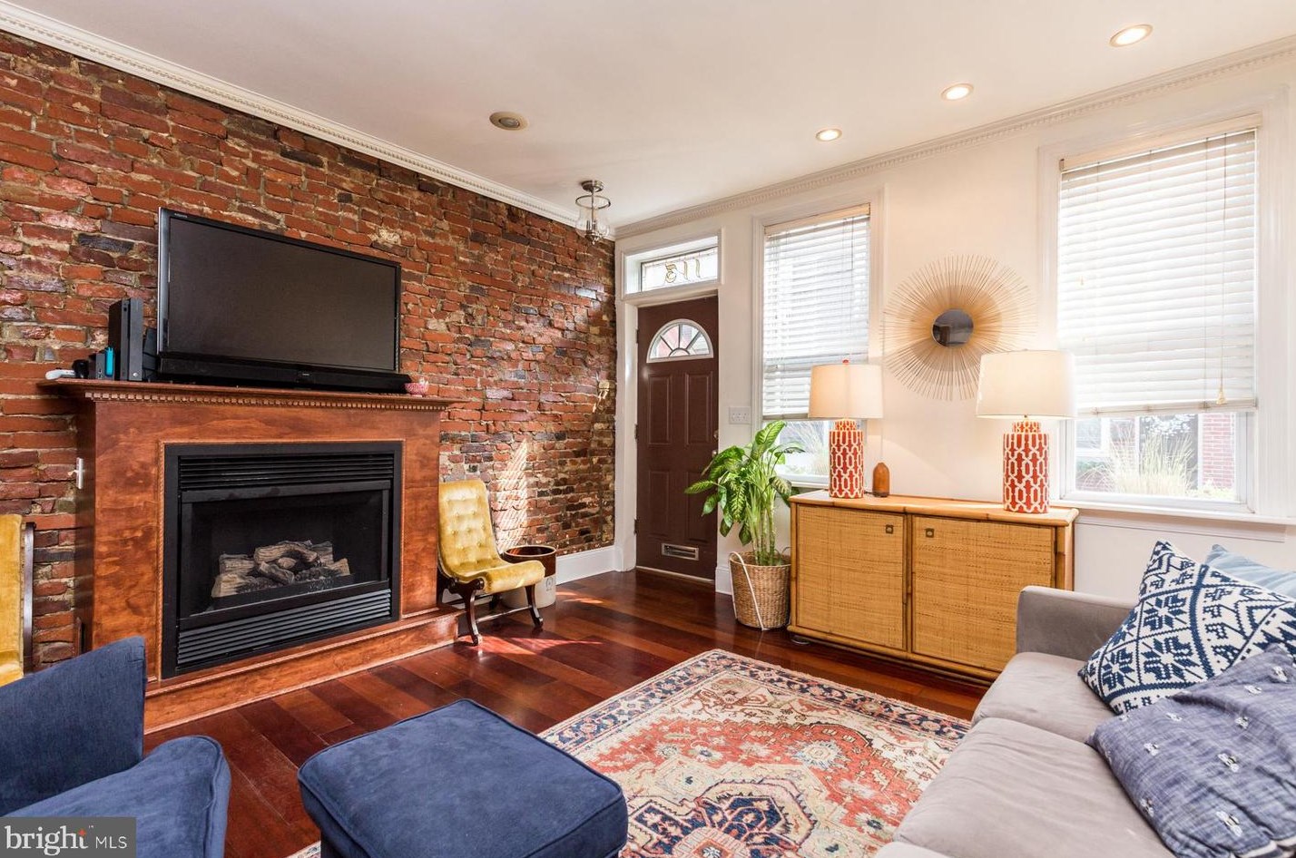 113 Mercy St, Philadelphia, PA 19148