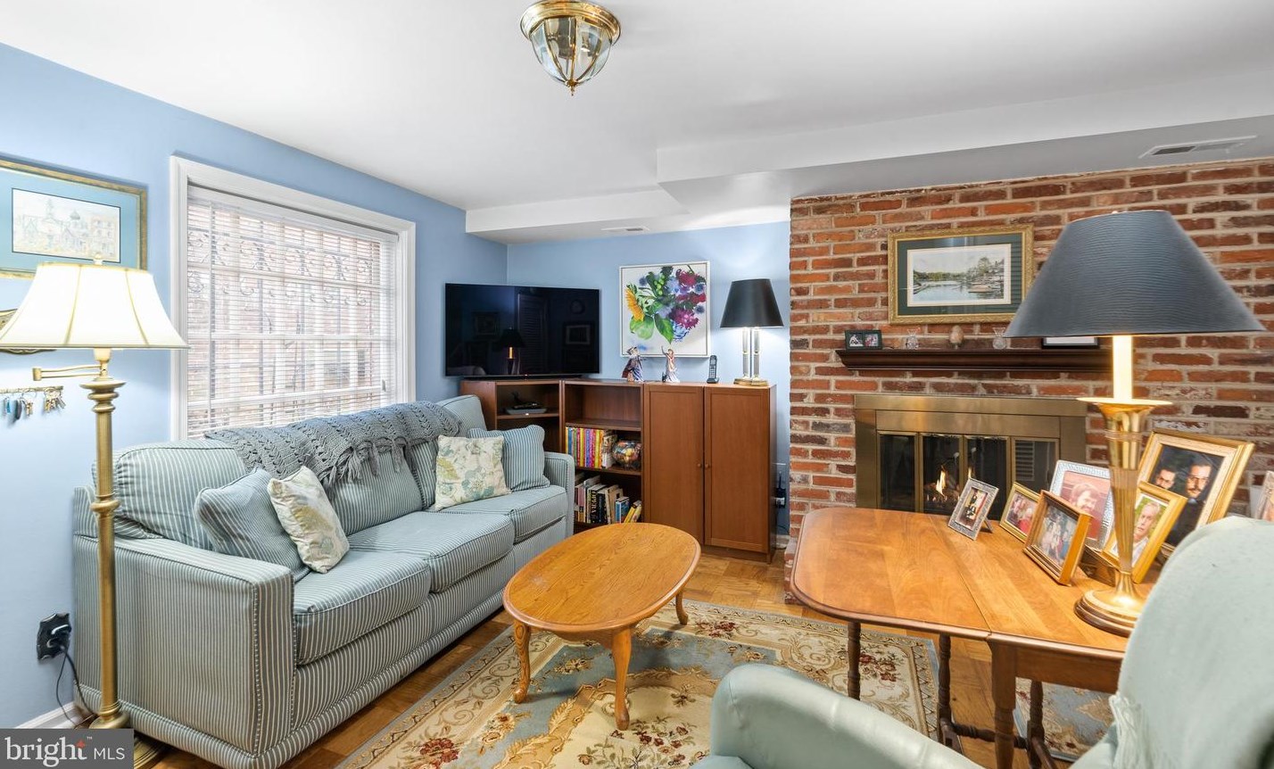 408 Croskey St, Philadelphia PA  19146-1165 exterior