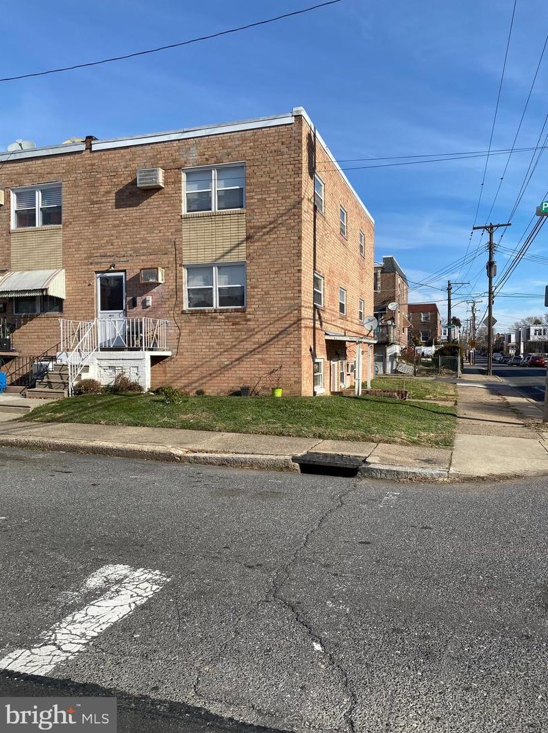 4017 Passmore St, Philadelphia, PA 19135-3006