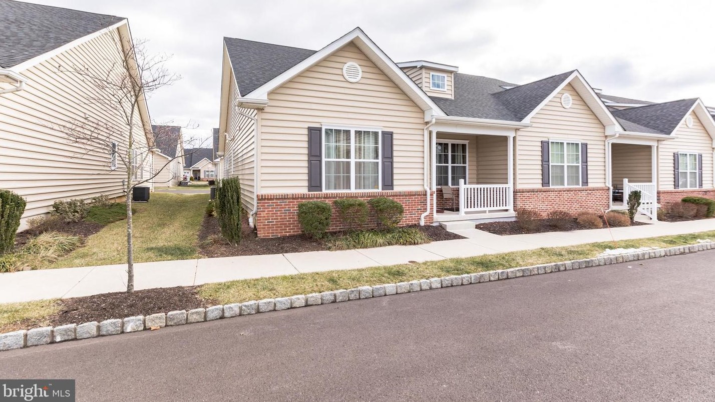 15127 Sunflower Dr, Philadelphia, PA 19116-1541