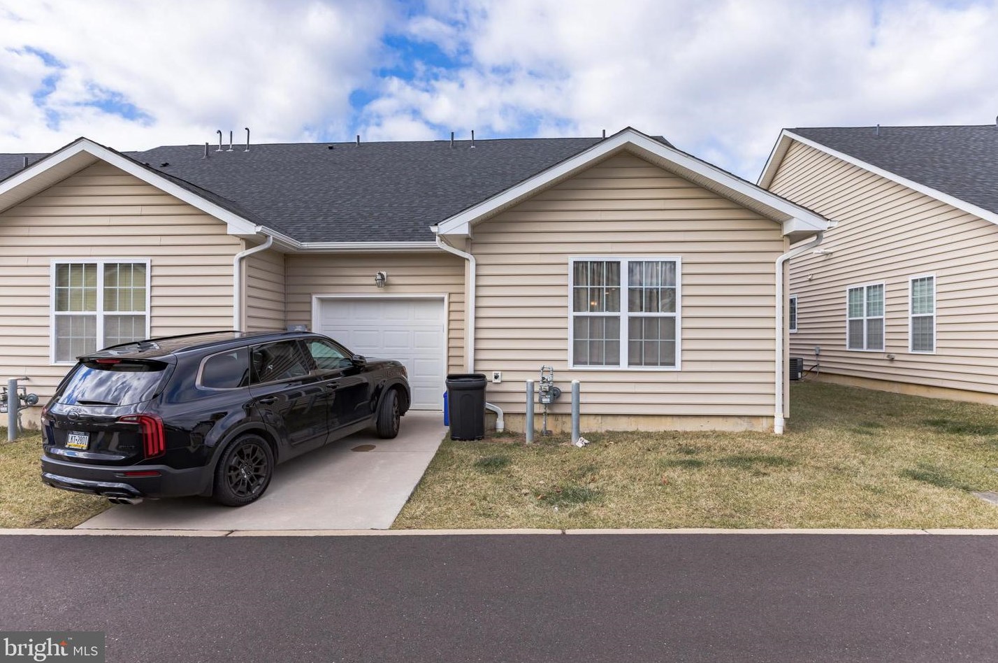 15127 Sunflower Dr, Philadelphia PA 19116-1310 exterior