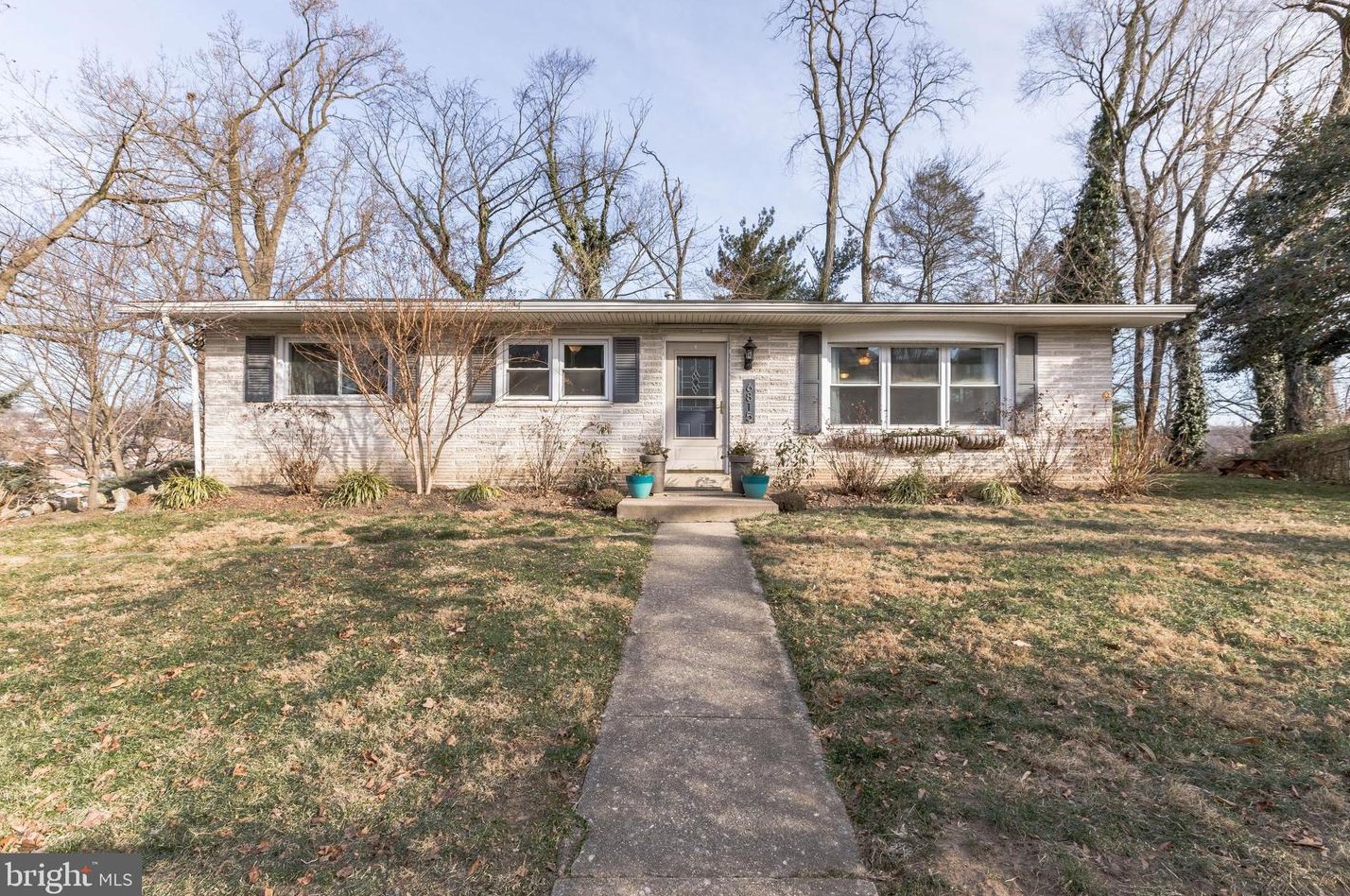 6815 Lawnton St, Philadelphia, PA 19128-2417