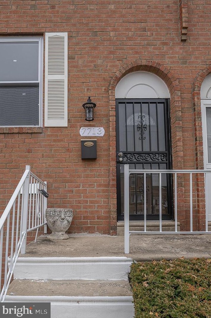 7713 Delphi Pl, Philadelphia PA  19153-1737 exterior