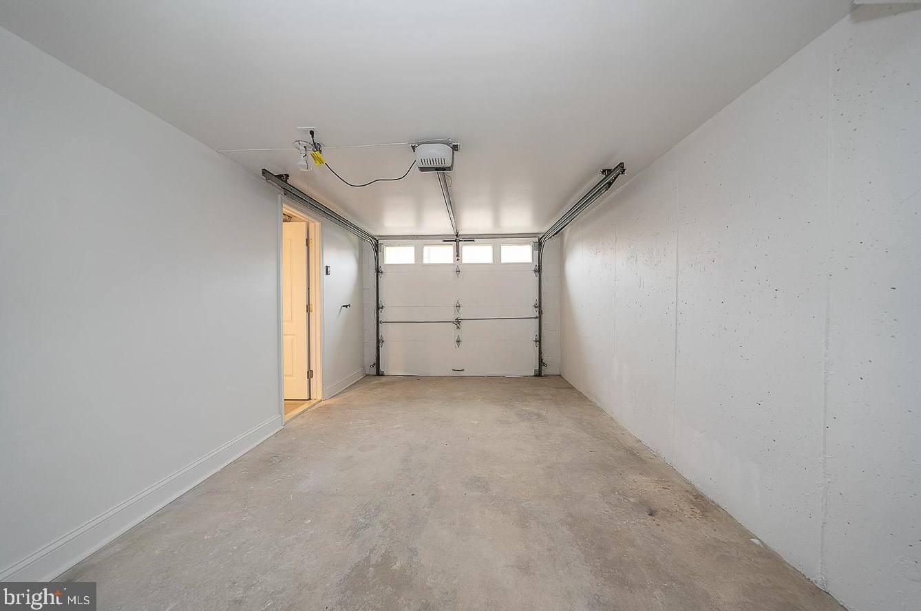 7713 Delphi Pl, Philadelphia PA  19153-1737 exterior
