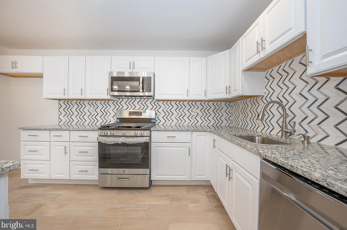 7713 Delphi Pl, Philadelphia PA  19153-1737 exterior