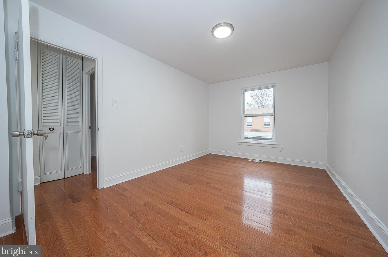 7713 Delphi Pl, Philadelphia PA  19153-1737 exterior