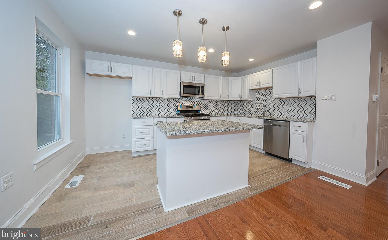 7713 Delphi Pl, Philadelphia PA  19153-1737 exterior
