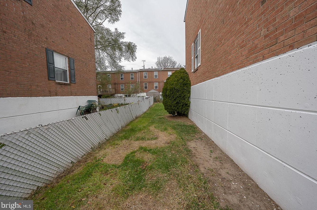 7713 Delphi Pl, Philadelphia PA  19153-1737 exterior