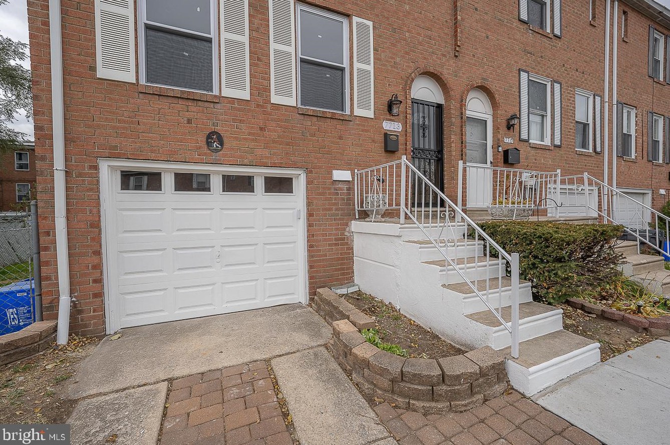 7713 Delphi Pl, Philadelphia PA  19153-1737 exterior