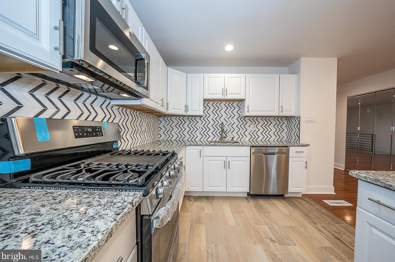 7713 Delphi Pl, Philadelphia PA  19153-1737 exterior