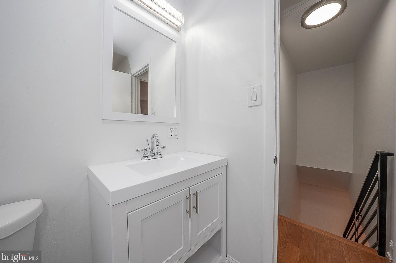 7713 Delphi Pl, Philadelphia PA  19153-1737 exterior
