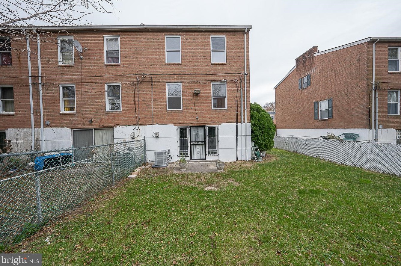 7713 Delphi Pl, Philadelphia PA  19153-1737 exterior