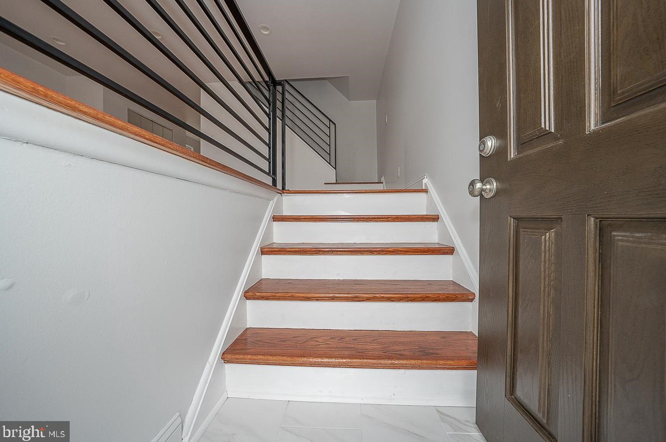 7713 Delphi Pl, Philadelphia PA  19153-1737 exterior
