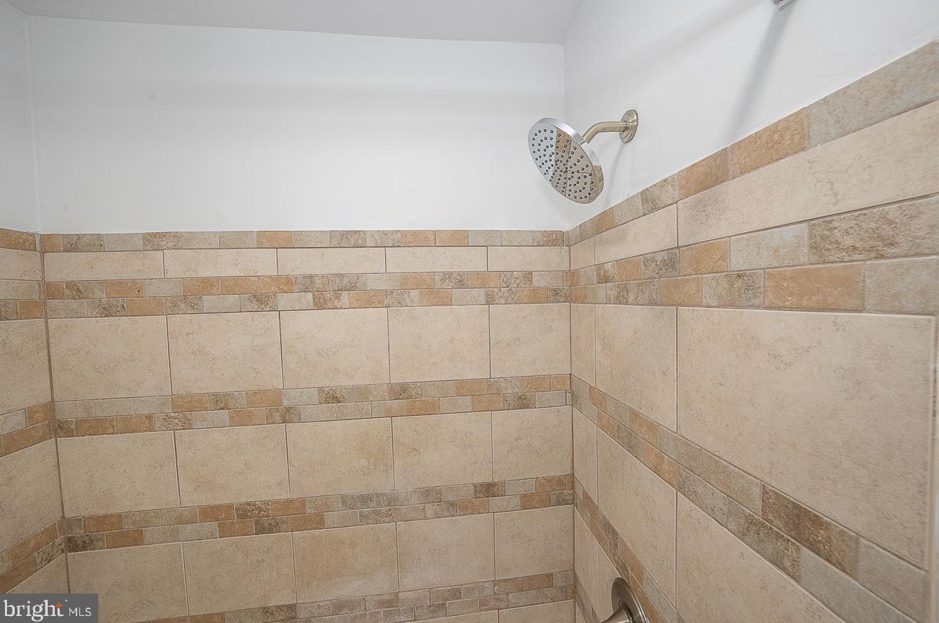 7713 Delphi Pl, Philadelphia PA  19153-1737 exterior